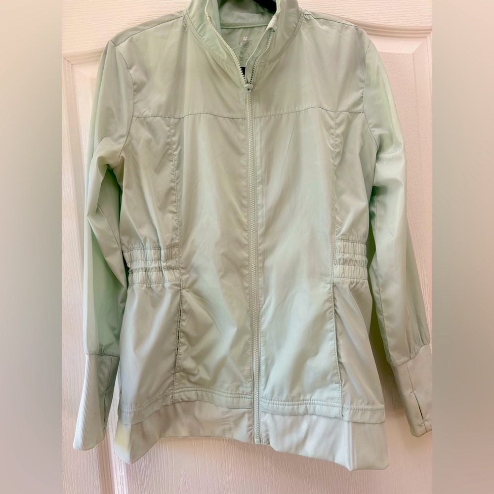 Women’s windbreaker